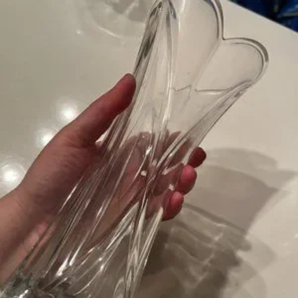 Heart-Shaped Vase for Valentine's Day or Everyday‎  (Holiday/Pre-Owned/x)